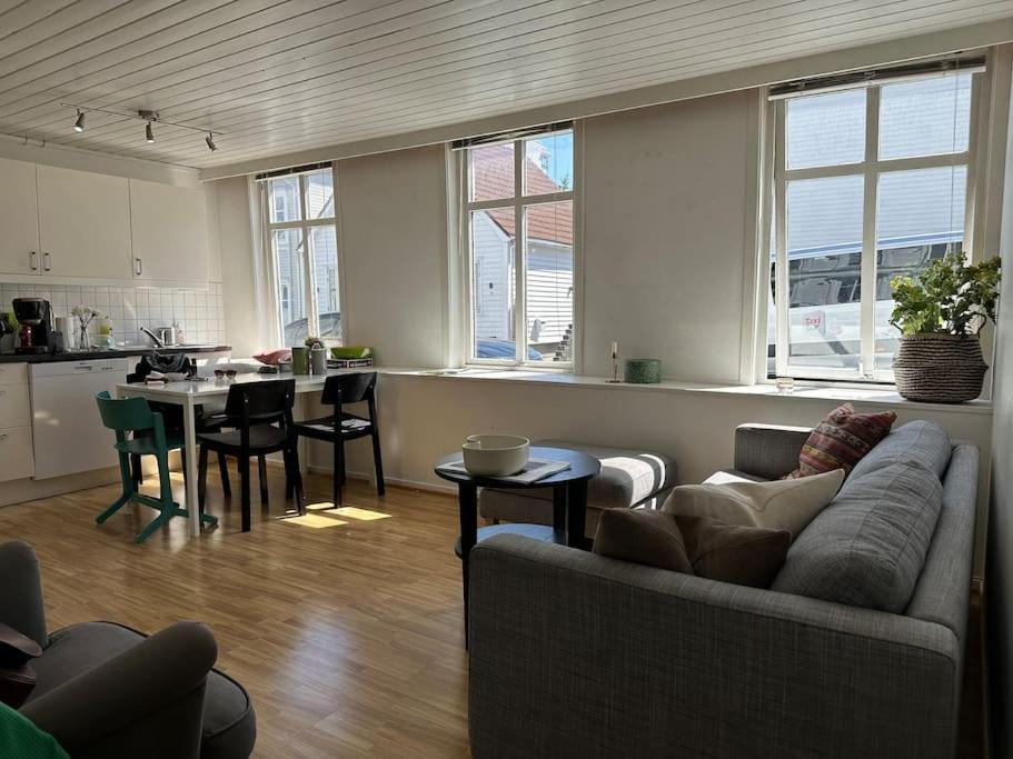 Central, Bright, And Spacious Retreat Leilighet Stavanger